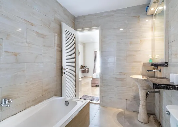 Azure 2 - Master In Shared Pool Habitación en casa particular *