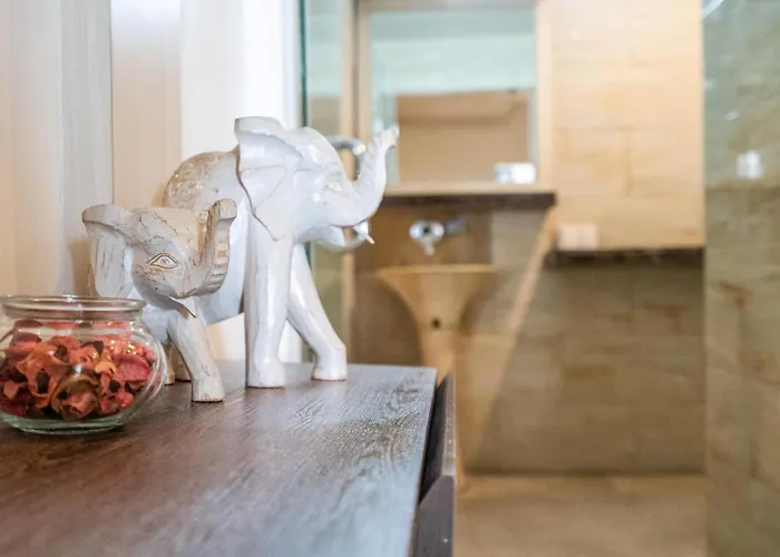 Azure 2 - Master In Shared Pool Habitación en casa particular Seminyak
